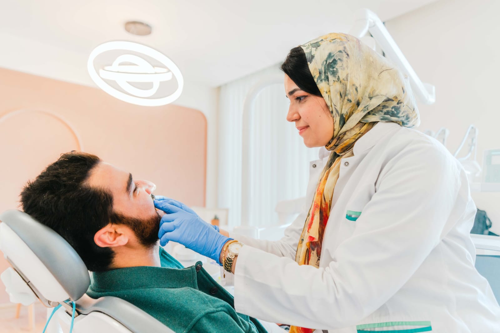 Dr. Zainab Elmeskine en consultation